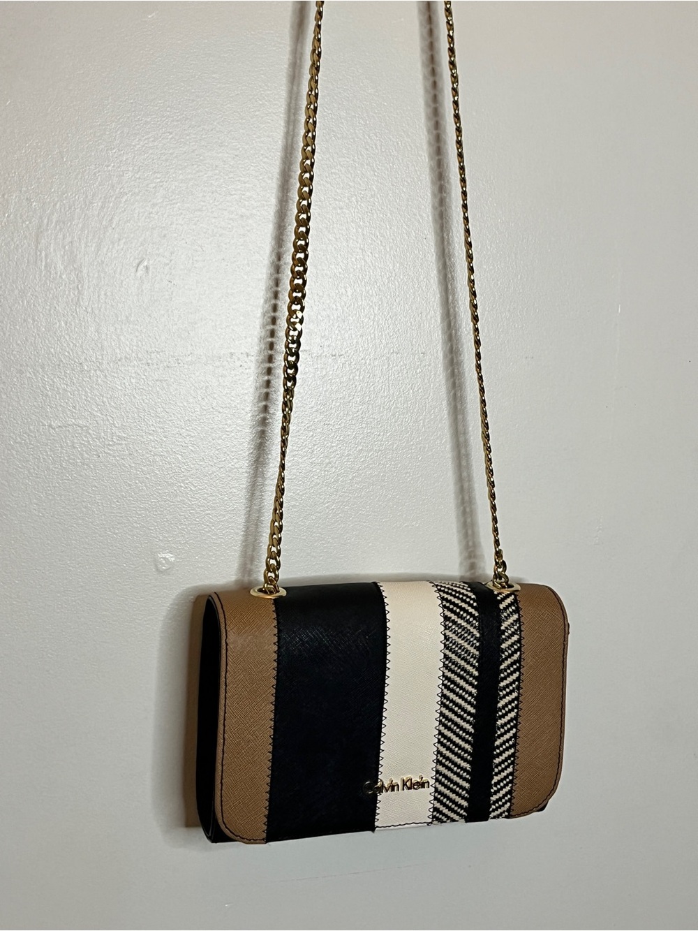 Calvin Klein Striped Saffiano Chain Crossbody Like new - Picture 6 of 13
